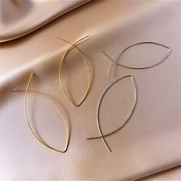 ⚜️[𝟯/$𝟭𝟴]⚜️NEW Large Fish Minimalist Drop Earrings - Picture 3 of 7